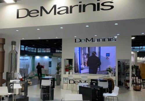 stand espositivo di De Marinis, produttore di canne fumarie e fumisteria, alla fiera Progetto Fuoco 2024
